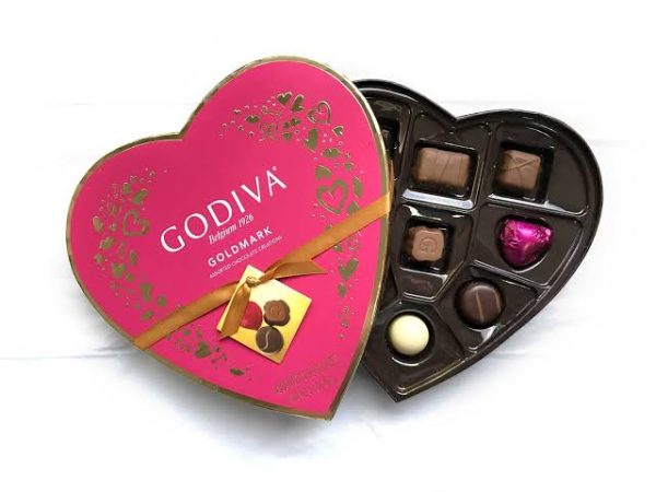 🤺🤺The valentine special gift for chocolates lovers Goldiva luxury heart shaped chocolate.