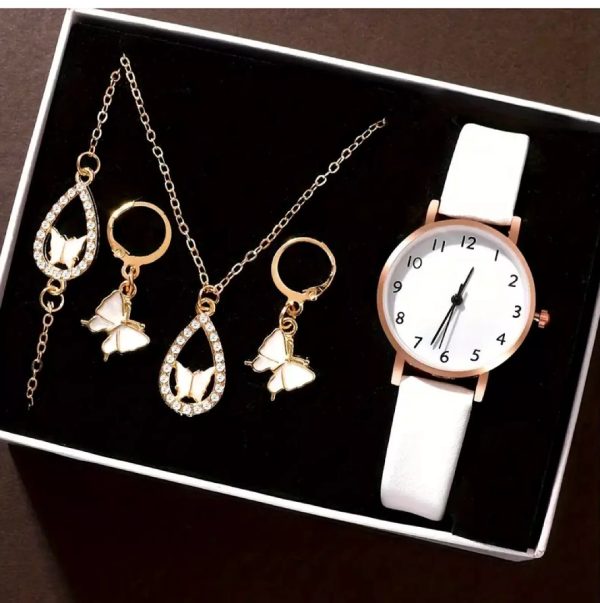 ⚠️⚠️⚠️⚠️⚠️High quality female watch plus necklace plus bracelet  in a luxury box.Boxed Together.