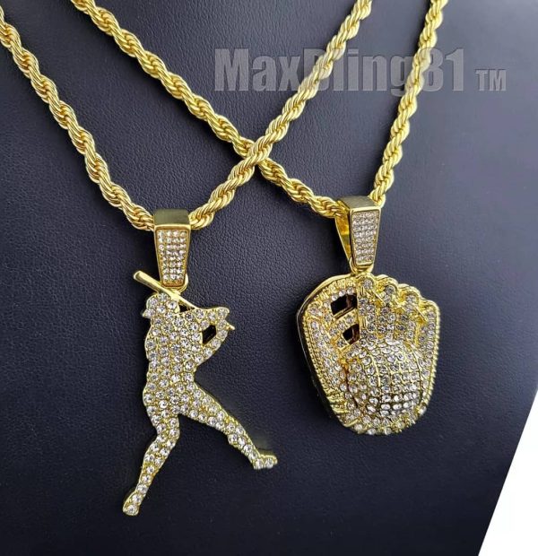 ⚠️ 0.00000008 couple gold  plated necklace from a jewelry company in usa.2 necklace would deliver. Not pure gold.
