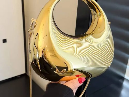 ⚠️ 0.0000000000000000008 Gold bag perfect gift for rich loved ones abroad pure luxury bag from a clothing and accesories company in usa .