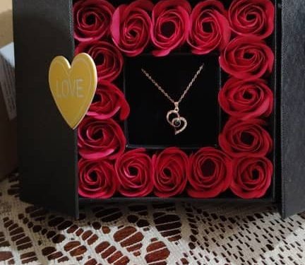 ⚠️ 0.000000000000000000000005 Flower combo necklace from a flower store in usa on a discount price.